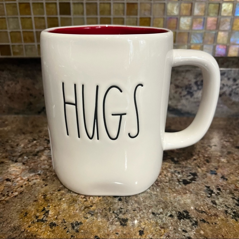 RAE DUNN “Hugs / Kisses” Mug